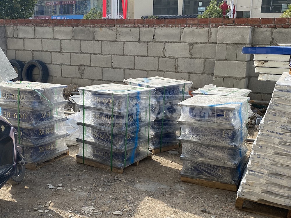 高阻尼比橡胶隔震支座生产厂家 HDR系列高阻尼隔震橡胶支座生产厂家 LNR900天然隔震支座